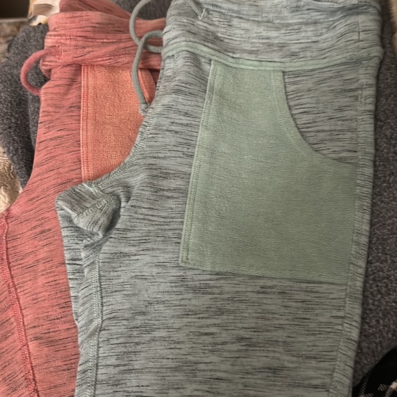 NOT FOR SALE 
2 Pair Lot, NWOT Free People movement Kyoto leggings - Picture 5 of 5